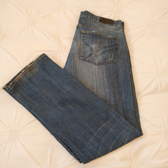 William Rast straight leg medium wash distressed blue jeans. Size 34 - Picture 8 of 9